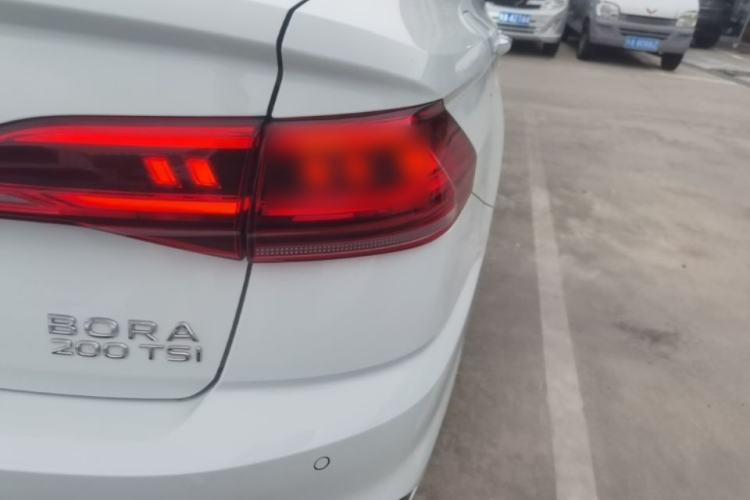 Used Volkswagen Bora 2023 200TSI DSG YueXing PRO Edition Right Rear Taillight
