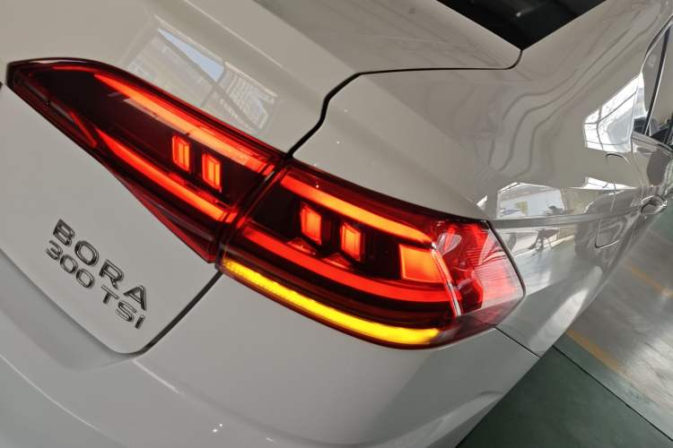 Used Volkswagen Bora 2023 300TSI DSG Prestige Edition Right Rear Taillight