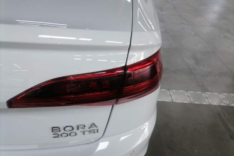 Used Volkswagen Bora 2023 200TSI DSG YueXing PRO Edition Right Rear Taillight