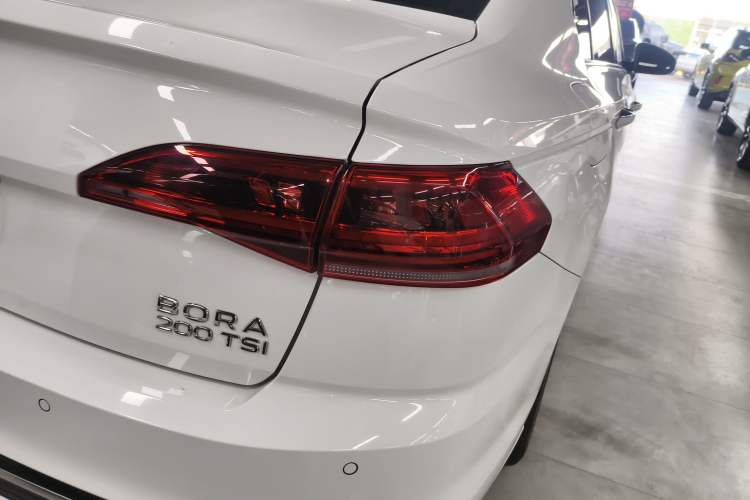 Used Volkswagen Bora 2023 200TSI DSG YueXing PRO Edition Right Rear Taillight