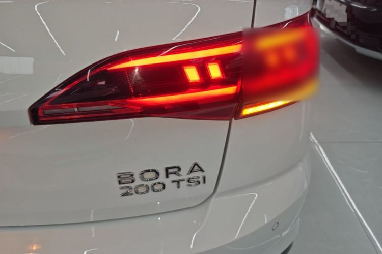 Used Volkswagen Bora 2023 200TSI DSG Smart Drive Version Right Rear Taillight