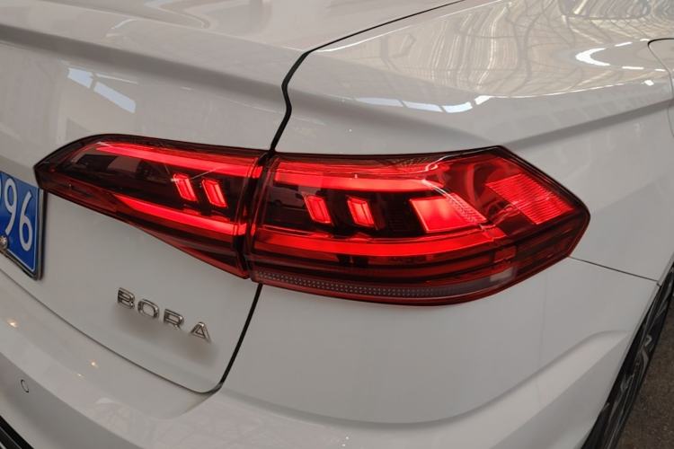 Used Volkswagen Bora 2023 200TSI DSG YueXing PRO Edition Right Rear Taillight