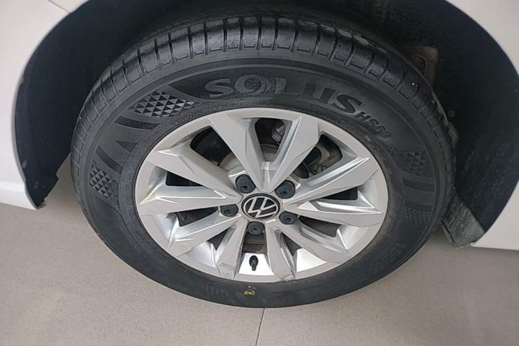 Used Volkswagen Bora 2023 200TSI DSG Comfort Edition Right Rear Wheel Hub