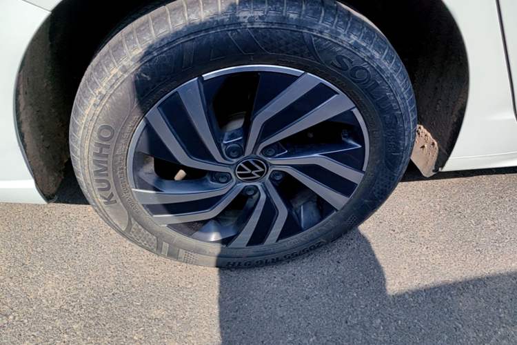 Used Volkswagen Bora 2023 200TSI DSG Enjoyment Edition Right Rear Wheel Hub