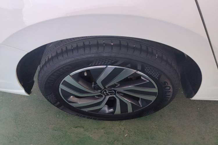 Used Volkswagen Bora 2023 200TSI DSG Enjoyment Edition Right Rear Wheel Hub