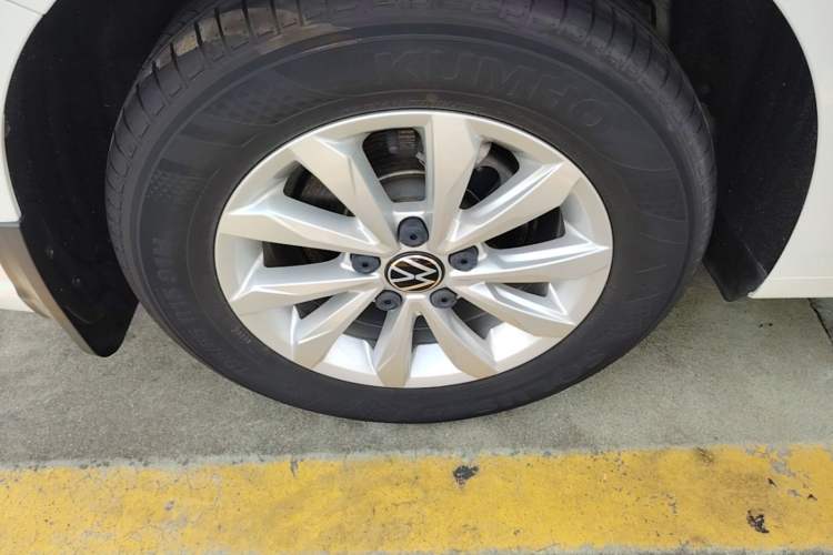 Used Volkswagen Bora 2023 1.5L Automatic Changer Limited Edition Right Rear Wheel Hub