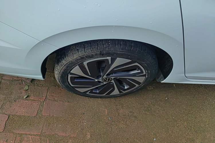 Used Volkswagen Bora 2023 200TSI DSG YueXing PRO Edition Right Rear Wheel Hub