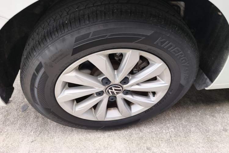Used Volkswagen Bora 2023 200TSI DSG Comfort Edition Right Rear Wheel Hub