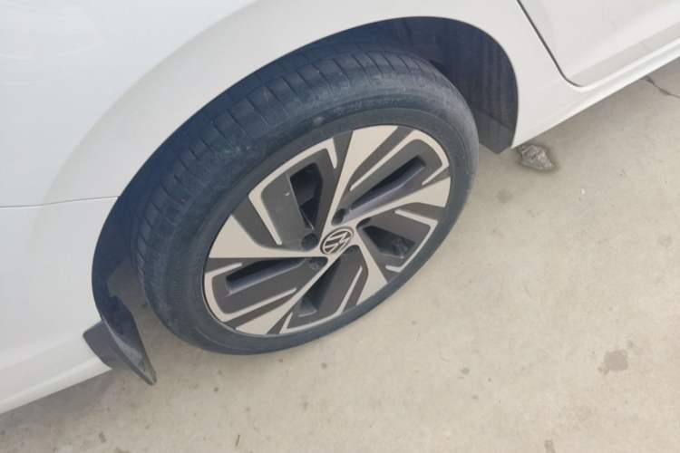 Used Volkswagen Bora 2023 200TSI DSG Smart Drive Version Right Rear Wheel Hub