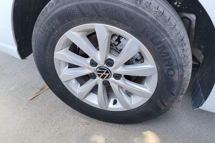 Used Volkswagen Bora 2023 200TSI DSG Comfort Edition Right Rear Wheel Hub