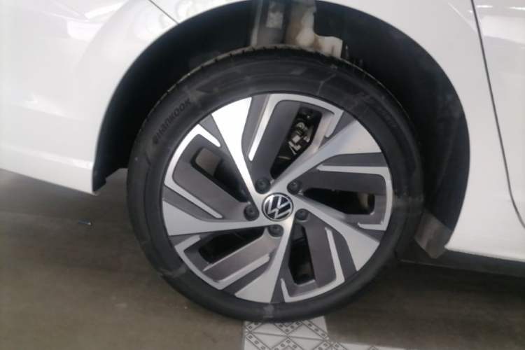 Used Volkswagen Bora 2023 200TSI DSG YueXing PRO Edition Right Rear Wheel Hub