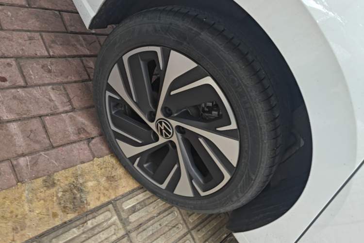 Used Volkswagen Bora 2023 200TSI DSG YueXing PRO Edition Right Rear Wheel Hub