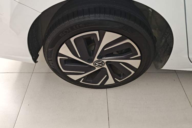 Used Volkswagen Bora 2023 200TSI DSG SmartDrive PRO Edition Right Rear Wheel Hub