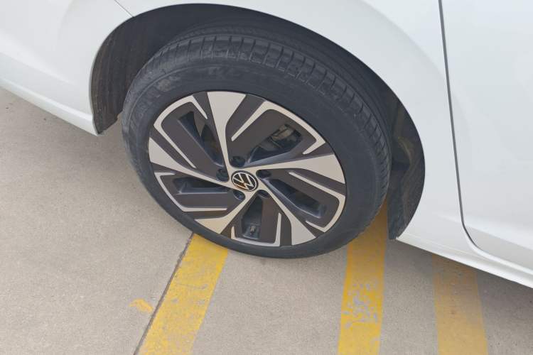 Used Volkswagen Bora 2023 200TSI DSG YueXing PRO Edition Right Rear Wheel Hub