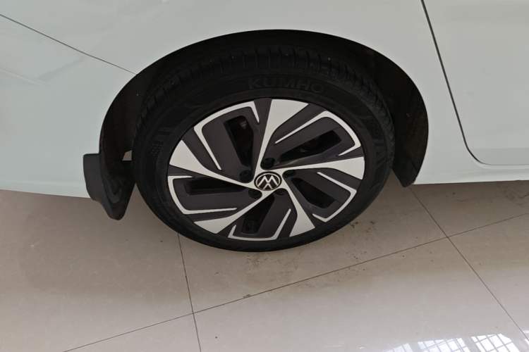Used Volkswagen Bora 2023 200TSI DSG SmartDrive PRO Edition Right Rear Wheel Hub