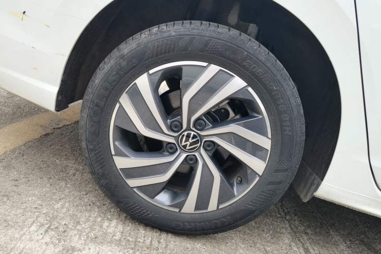 Used Volkswagen Bora 2023 200TSI DSG Enjoyment Edition Right Rear Wheel Hub