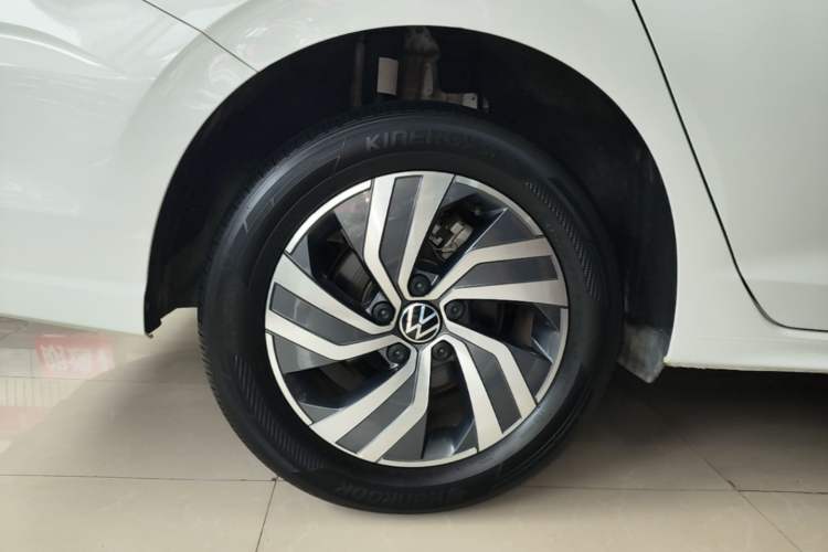 Used Volkswagen Bora 2023 280TSI DSG Comfort Edition Right Rear Wheel Hub