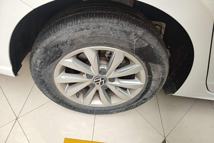 Used Volkswagen Bora 2023 200TSI DSG Comfort Edition Right Rear Wheel Hub
