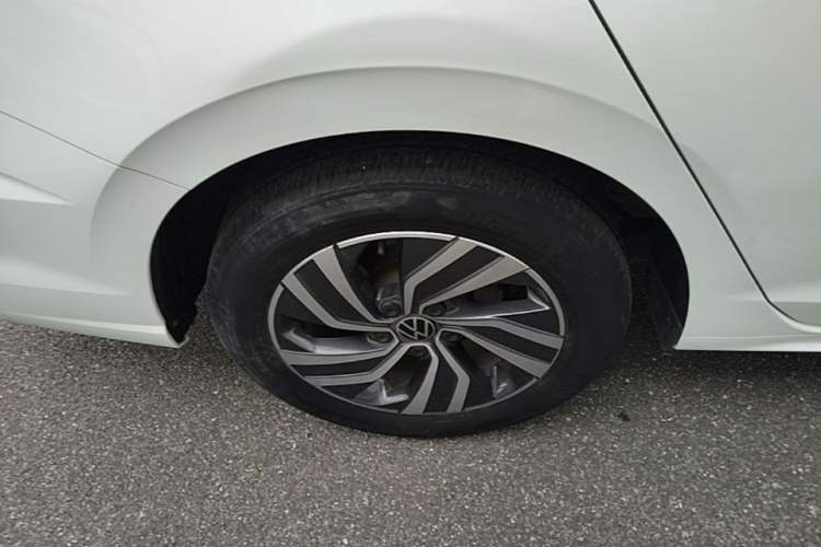 Used Volkswagen Bora 2023 200TSI DSG Enjoyment Edition Right Rear Wheel Hub