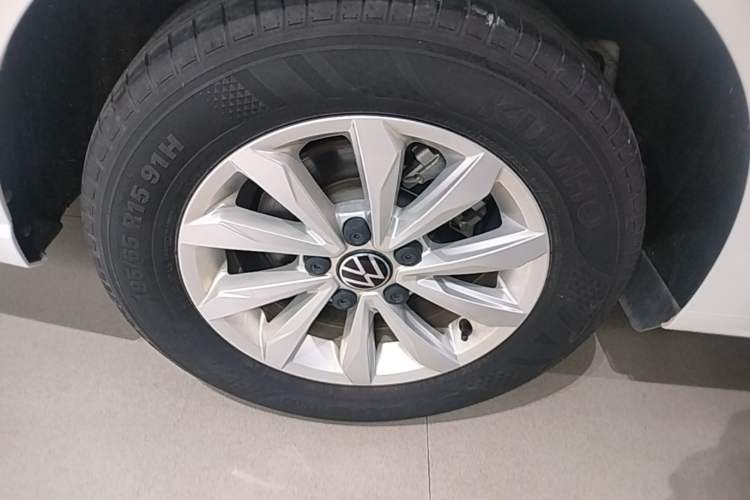 Used Volkswagen Bora 2023 200TSI DSG Comfort Edition Right Rear Wheel Hub