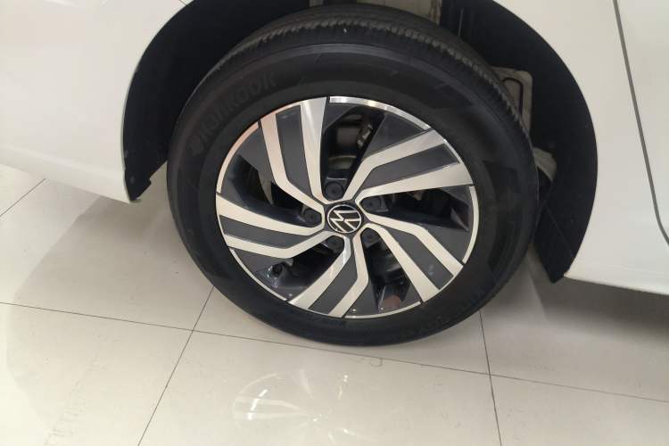 Used Volkswagen Bora 2023 200TSI DSG Smart Drive Version Right Rear Wheel Hub