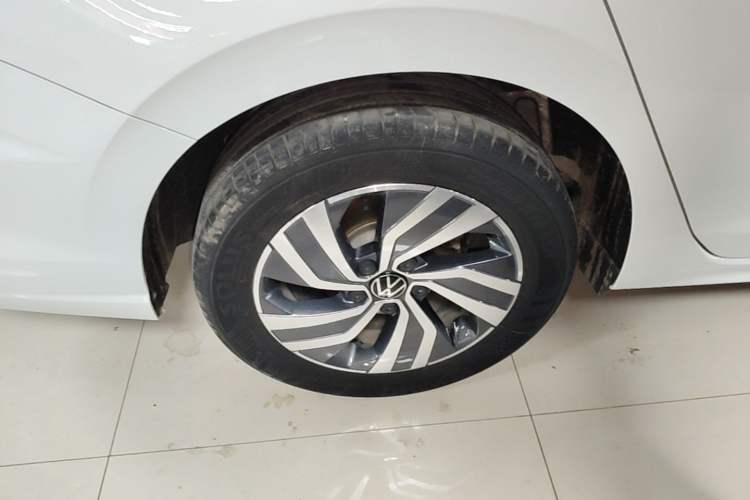 Used Volkswagen Bora 2023 200TSI DSG Enjoyment Edition Right Rear Wheel Hub