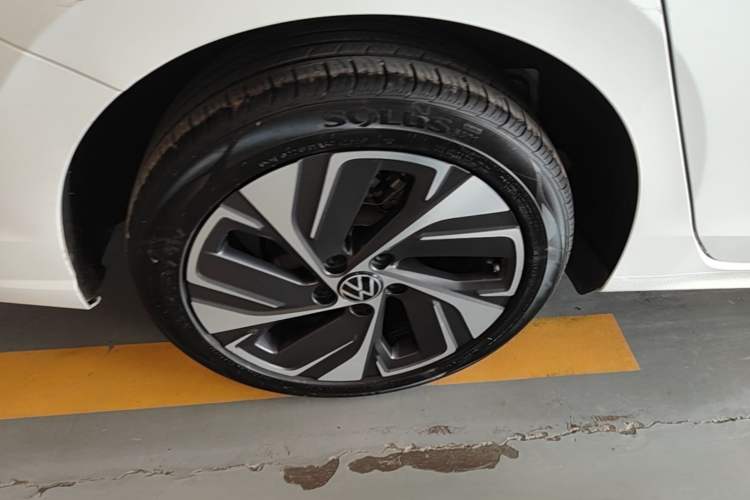 Used Volkswagen Bora 2023 280TSI DSG Prestige Edition Right Rear Wheel Hub