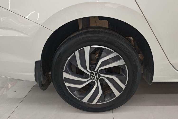 Used Volkswagen Bora 2023 200TSI DSG Smart Drive Version Right Rear Wheel Hub