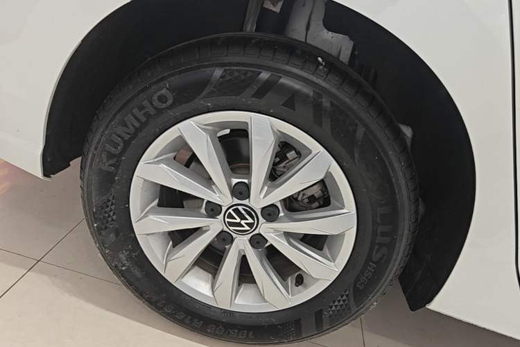 Used Volkswagen Bora 2023 1.5L Automatic Changer Limited Edition Right Rear Wheel Hub