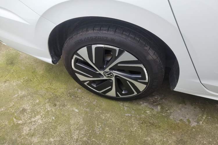 Used Volkswagen Bora 2023 200TSI DSG YueXing PRO Edition Right Rear Wheel Hub