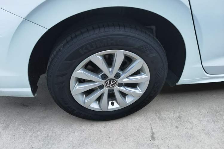 Used Volkswagen Bora 2023 200TSI DSG Comfort Edition Right Rear Wheel Hub