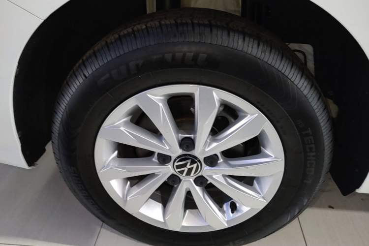 Used Volkswagen Bora 2023 200TSI DSG Comfort Edition Right Rear Wheel Hub