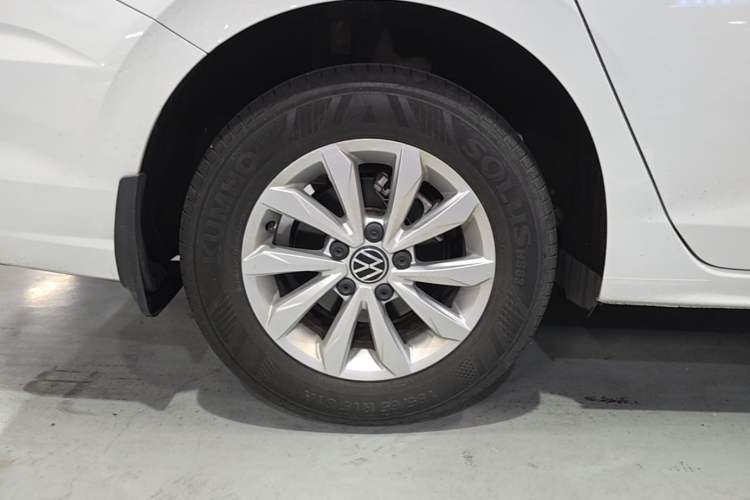 Used Volkswagen Bora 2023 200TSI DSG Comfort Edition Right Rear Wheel Hub