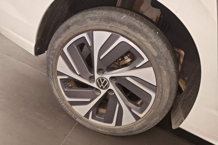 Used Volkswagen Bora 2023 200TSI DSG YueXing PRO Edition Right Rear Wheel Hub