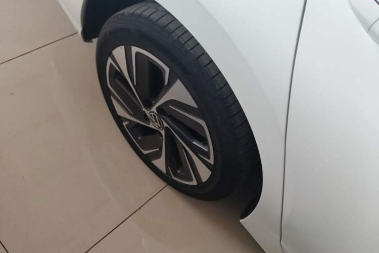 Used Volkswagen Bora 2023 280TSI DSG Prestige Edition Right Rear Wheel Hub
