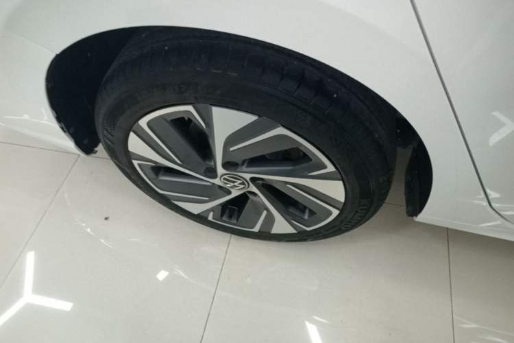Used Volkswagen Bora 2023 300TSI DSG Prestige Edition Right Rear Wheel Hub