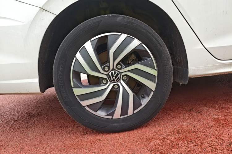 Used Volkswagen Bora 2023 200TSI DSG Enjoyment Edition Right Rear Wheel Hub