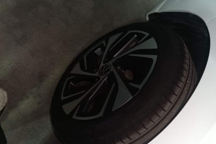 Used Volkswagen Bora 2023 200TSI DSG YueXing PRO Edition Right Rear Wheel Hub