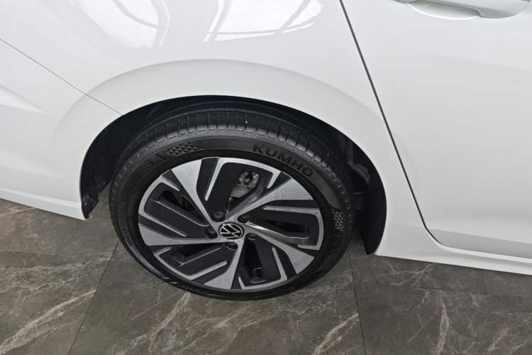 Used Volkswagen Bora 2023 300TSI DSG Prestige Edition Right Rear Wheel Hub