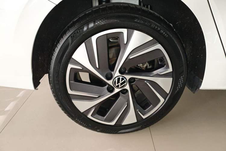Used Volkswagen Bora 2023 200TSI DSG SmartDrive PRO Edition Right Rear Wheel Hub