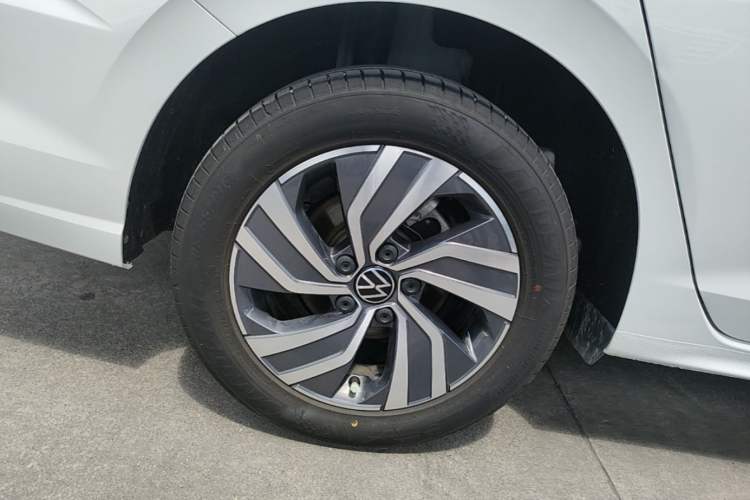 Used Volkswagen Bora 2023 200TSI DSG Enjoyment Edition Right Rear Wheel Hub