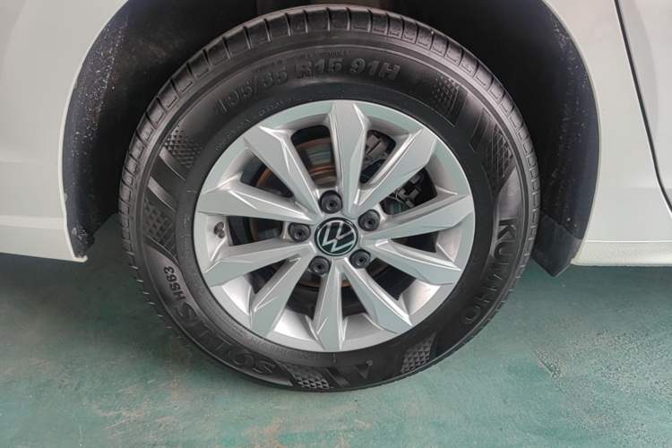 Used Volkswagen Bora 2023 200TSI DSG Comfort Edition Right Rear Wheel Hub