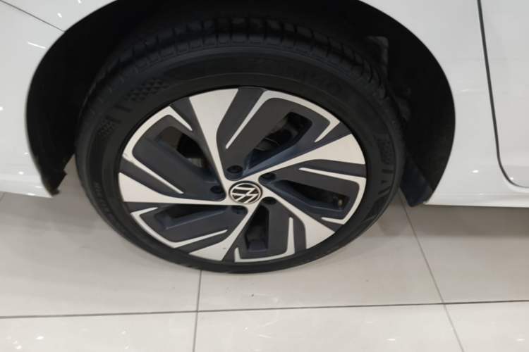Used Volkswagen Bora 2023 300TSI DSG Prestige Edition Right Rear Wheel Hub