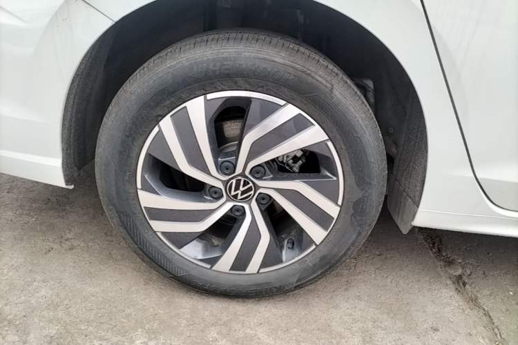 Used Volkswagen Bora 2023 280TSI DSG Comfort Edition Right Rear Wheel Hub