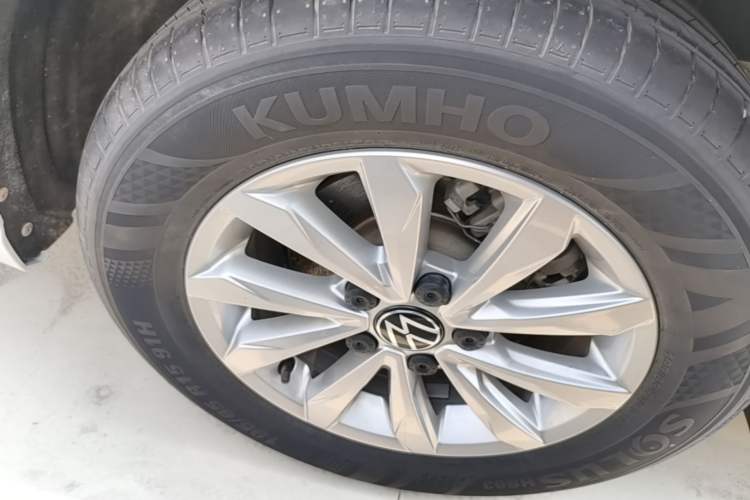 Used Volkswagen Bora 2023 200TSI DSG Comfort Edition Right Rear Wheel Hub