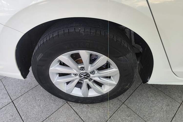 Used Volkswagen Bora 2023 200TSI DSG Comfort Edition Right Rear Wheel Hub