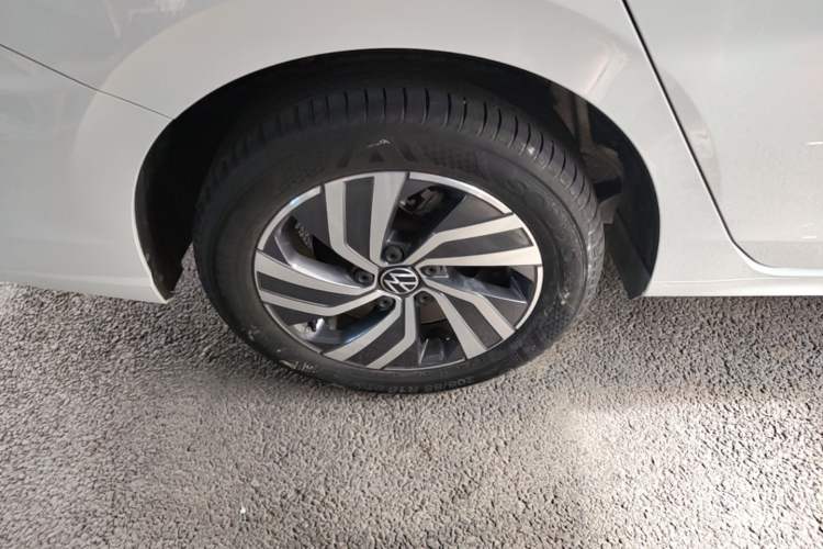 Used Volkswagen Bora 2023 200TSI DSG Enjoyment Edition Right Rear Wheel Hub