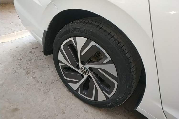 Used Volkswagen Bora 2023 200TSI DSG YueXing PRO Edition Right Rear Wheel Hub