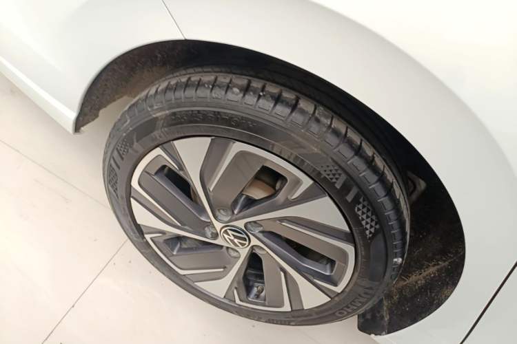 Used Volkswagen Bora 2023 300TSI DSG Prestige Edition Right Rear Wheel Hub