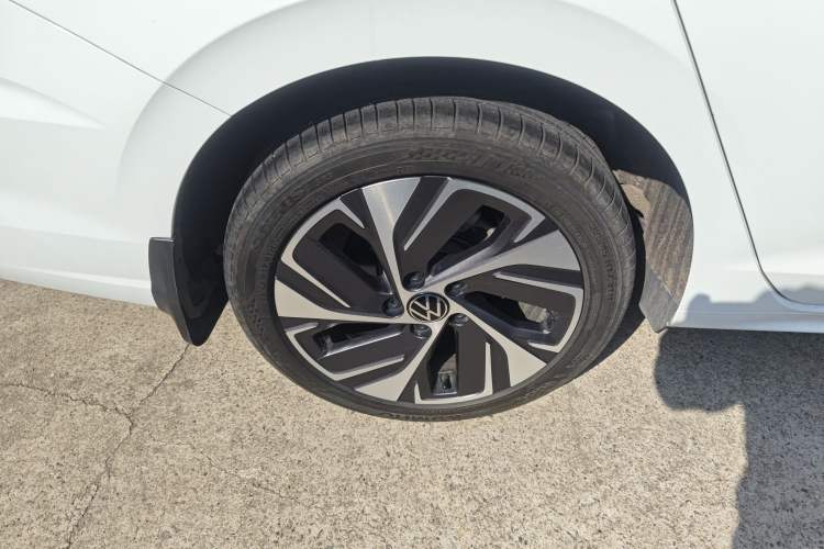 Used Volkswagen Bora 2023 200TSI DSG YueXing PRO Edition Right Rear Wheel Hub